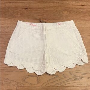 Lilly Pulitzer THE BUTTERCUP SHORT 
White Scalloped Shorts